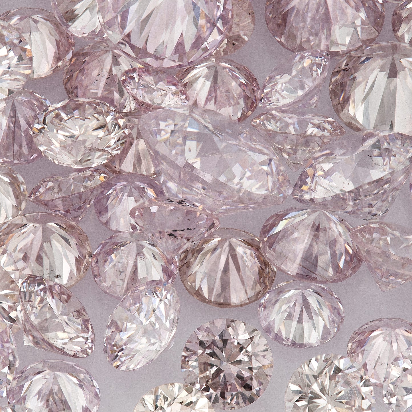 Light Purplish Pink (8-9PP/PR) | Argyle Purplish Pink Diamonds | Pink Untreated Natural Diamonds | Round | Melee | Accents | Cape Yellow