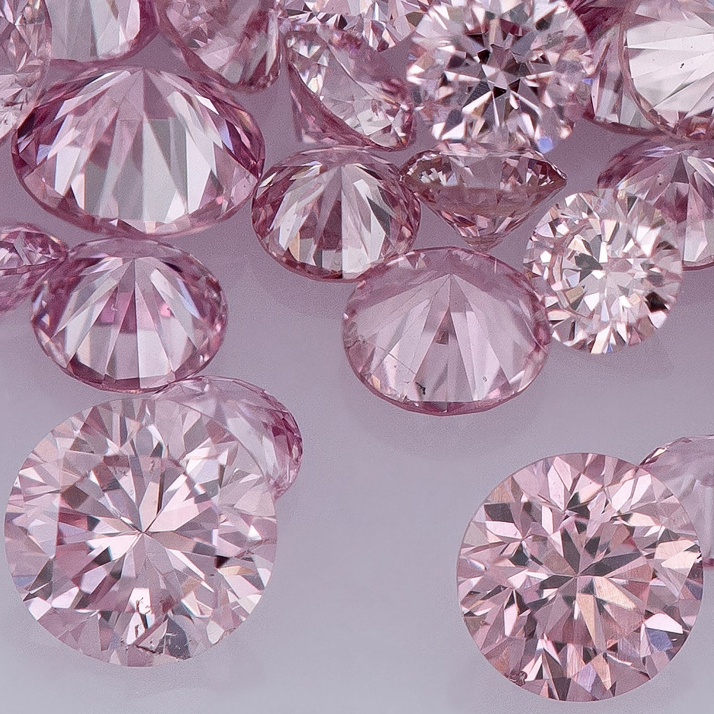 Fancy Vivid Purplish Pink 4PP AA | Argyle Purple Pink Diamonds Select | Vivid Purple Pink Diamonds | Untreated Natural Pink Diamond Round | Melee | Accents
