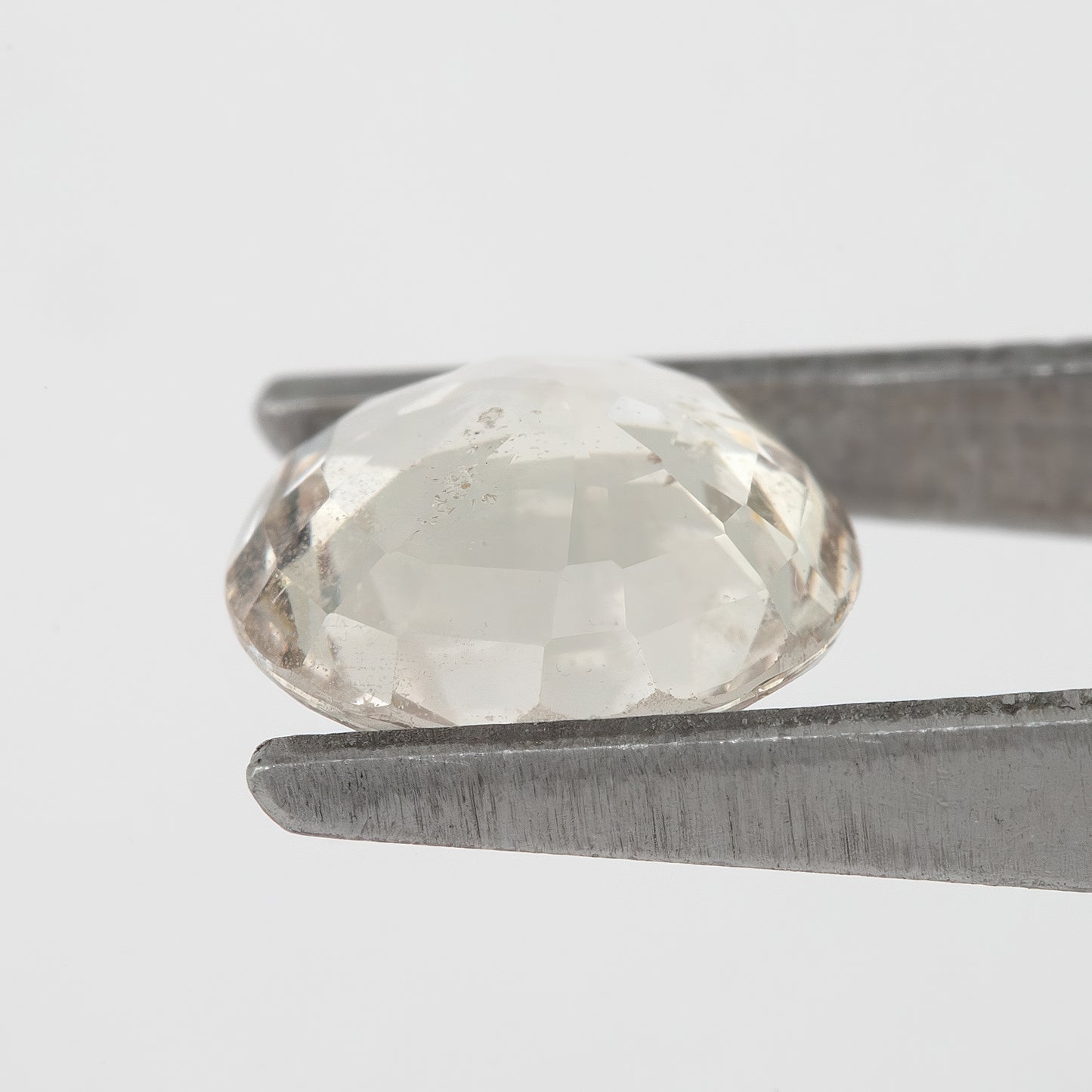 Champagne White Oval Sapphire | 1.91 Ct Heated Natural Gemstone | Elegant Earth-Tone Sapphire for Fine Jewelry & Custom Ring Designs