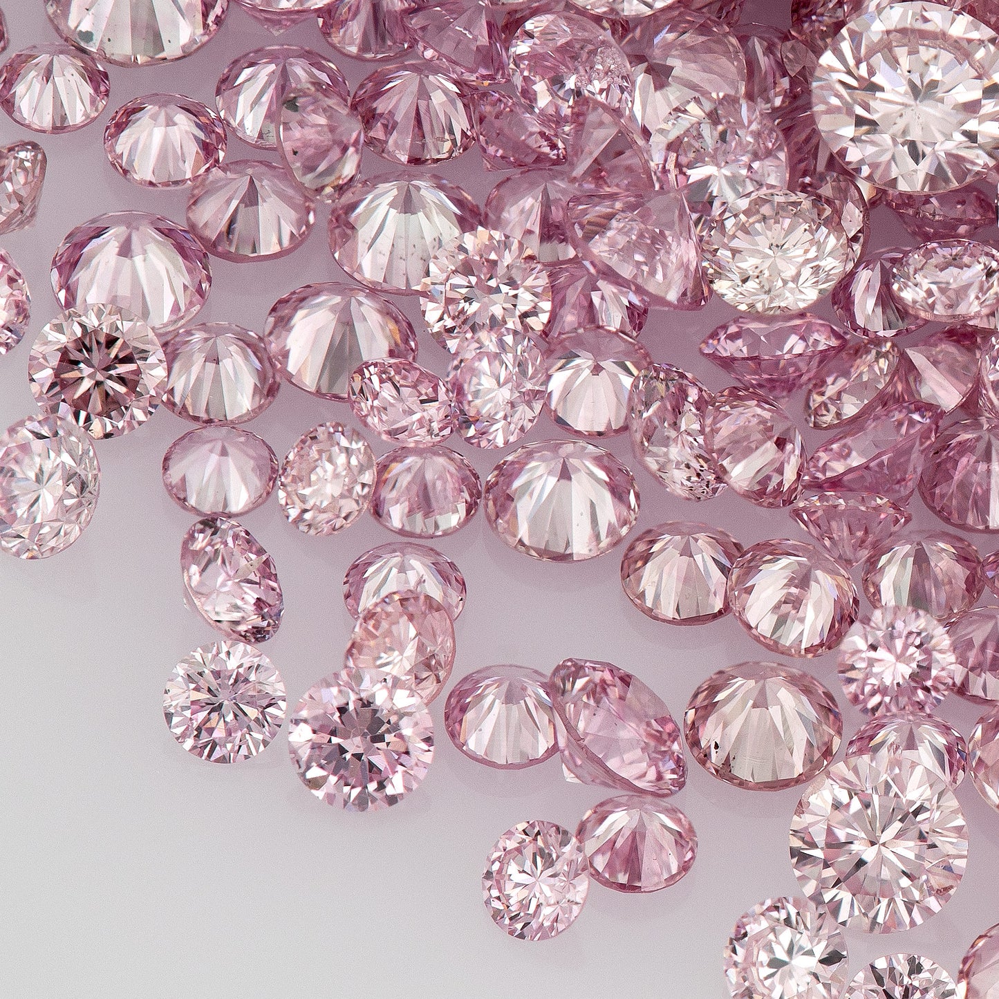 Fancy Vivid Purplish Pink 4PP | Argyle Purple Pink Diamonds Select | Vivid Pink Diamonds | Untreated Natural Pink Diamond Round | Melee | Accents | Argyle