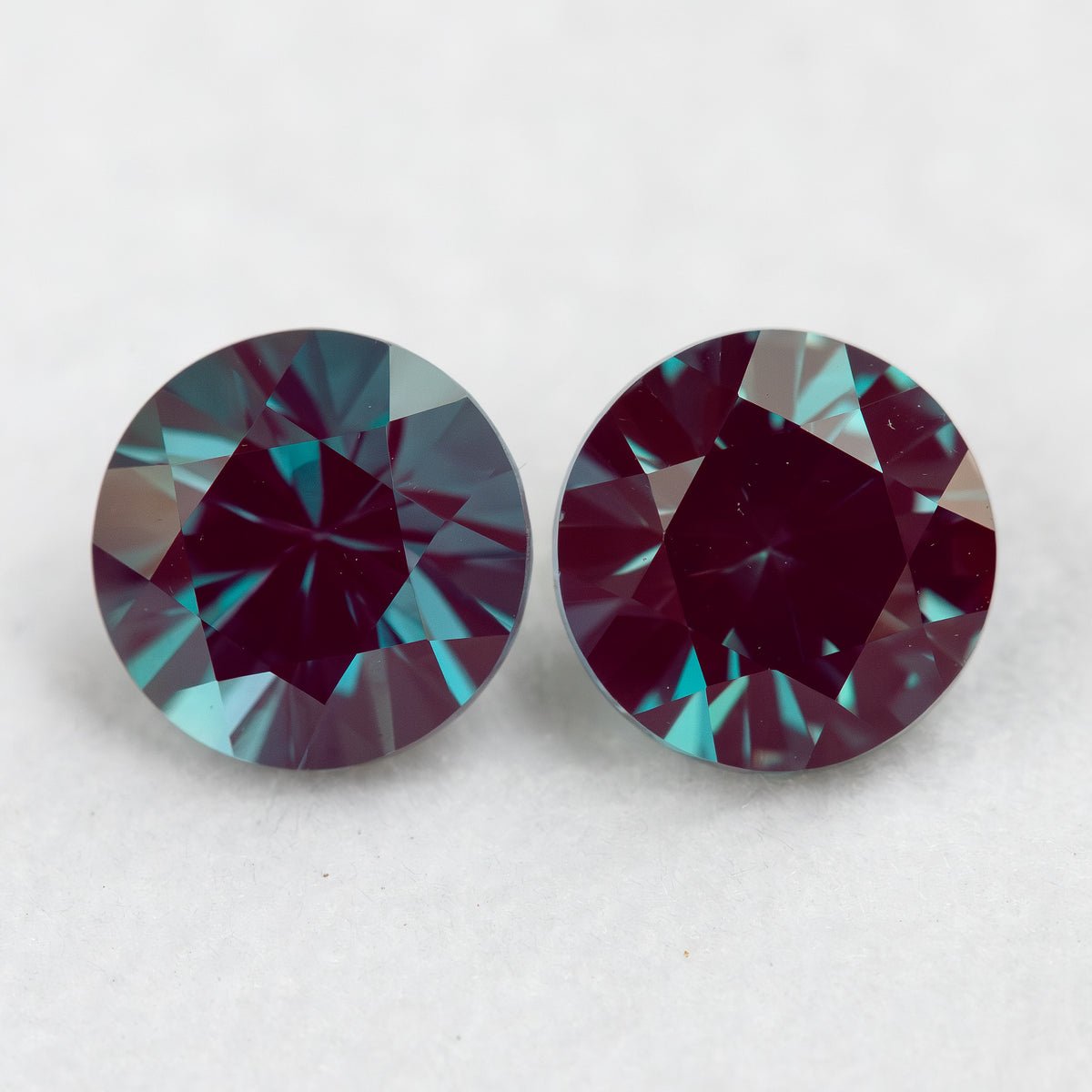 Second mixed-diameter round comparison view; a purchased pair contains two stones of the same selected size.