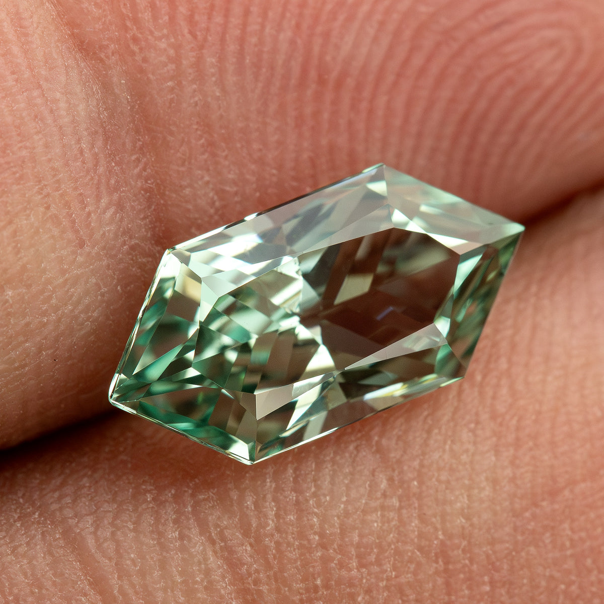 Lab-grown sapphire BG0089 representative product view 4