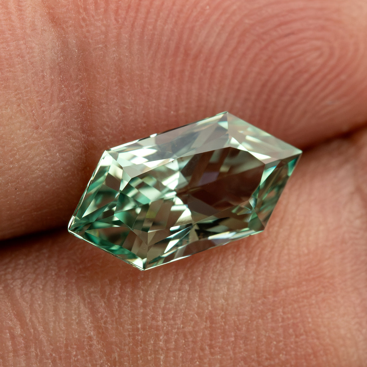 Lab-grown sapphire BG0089 representative product view 8