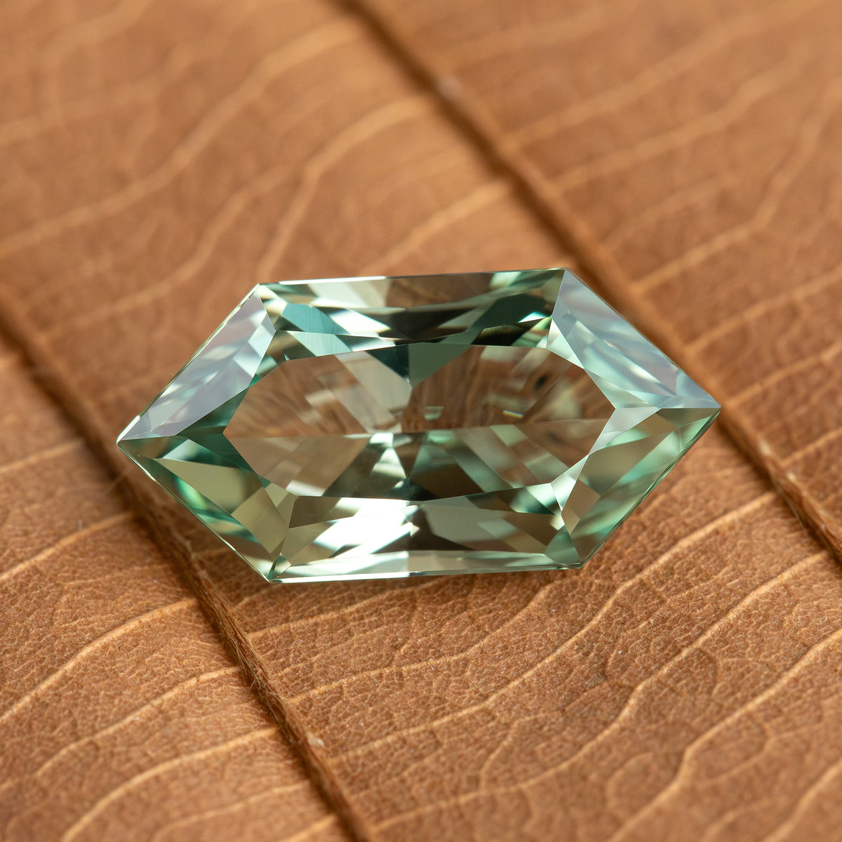 Lab-grown sapphire BG0089 representative product view 13