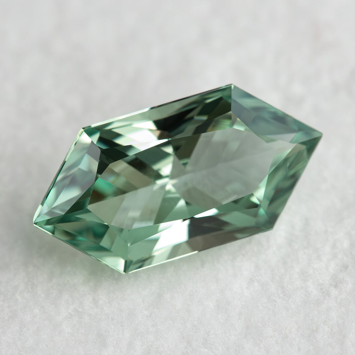 Lab-grown sapphire BG0089 representative product view 1