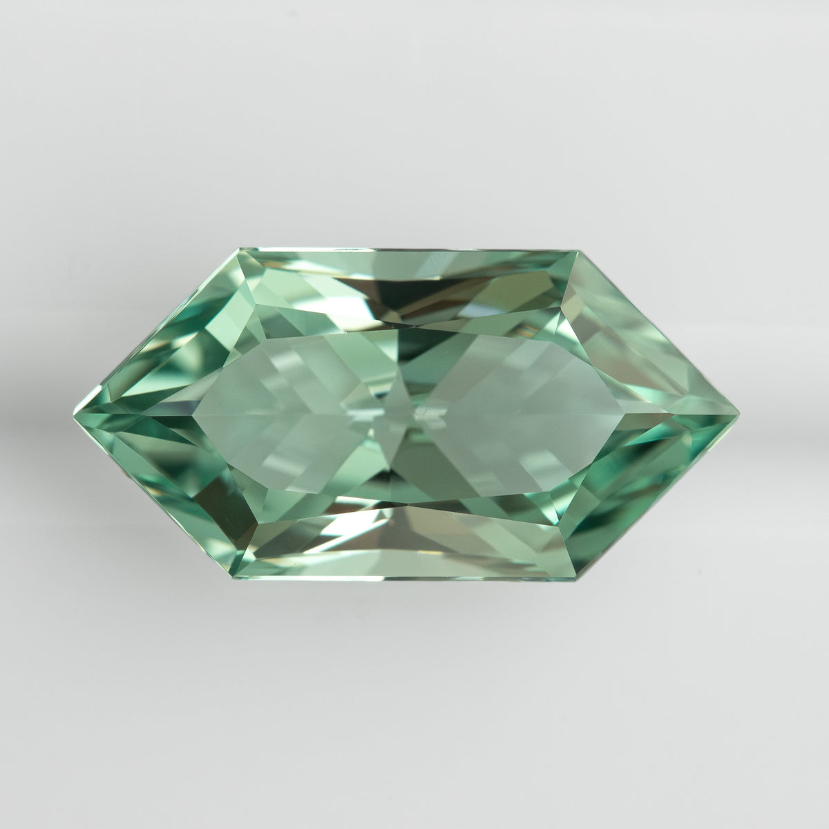 Lab-grown sapphire BG0089 representative product view 3