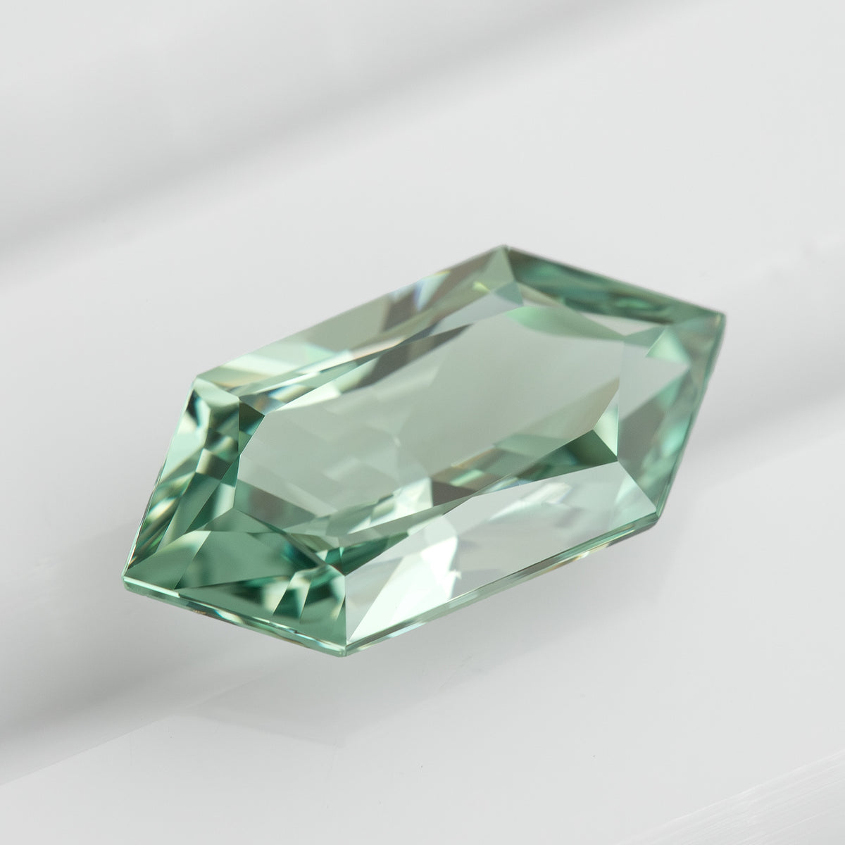 Lab-grown sapphire BG0089 representative product view 15