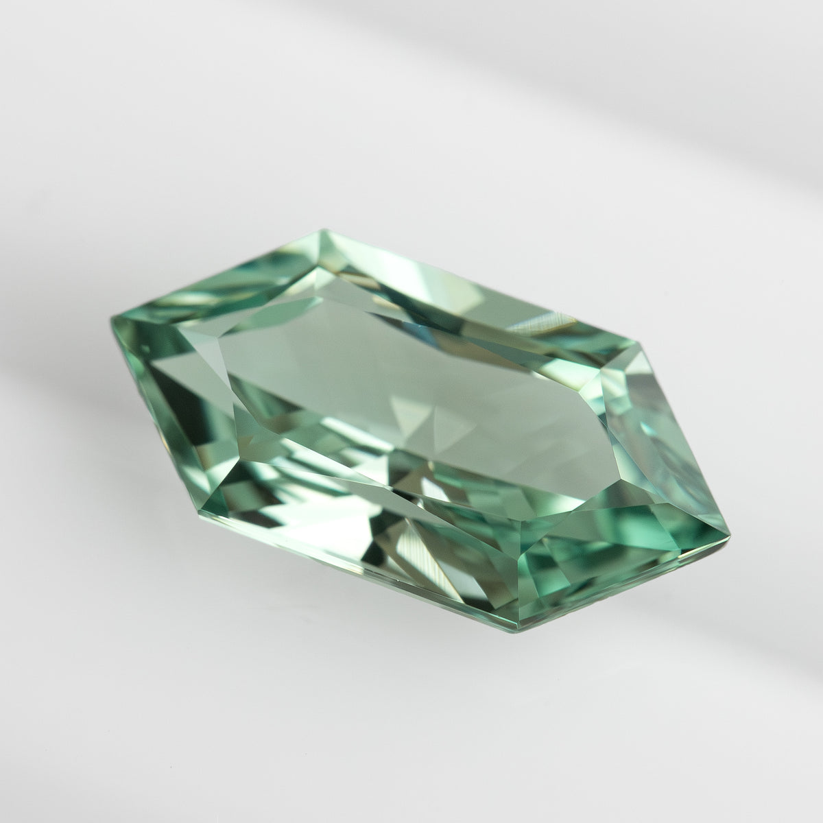 Lab-grown sapphire BG0089 representative product view 16