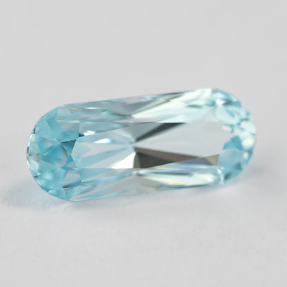 Oblique face-up view of the light blue long-oval sapphire.