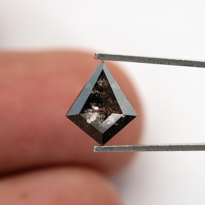 1.00 ct 天然ブラックダイヤモンド（カイトカット）、ソルト＆ペッパーの特徴、石の画像3、SKU BND155