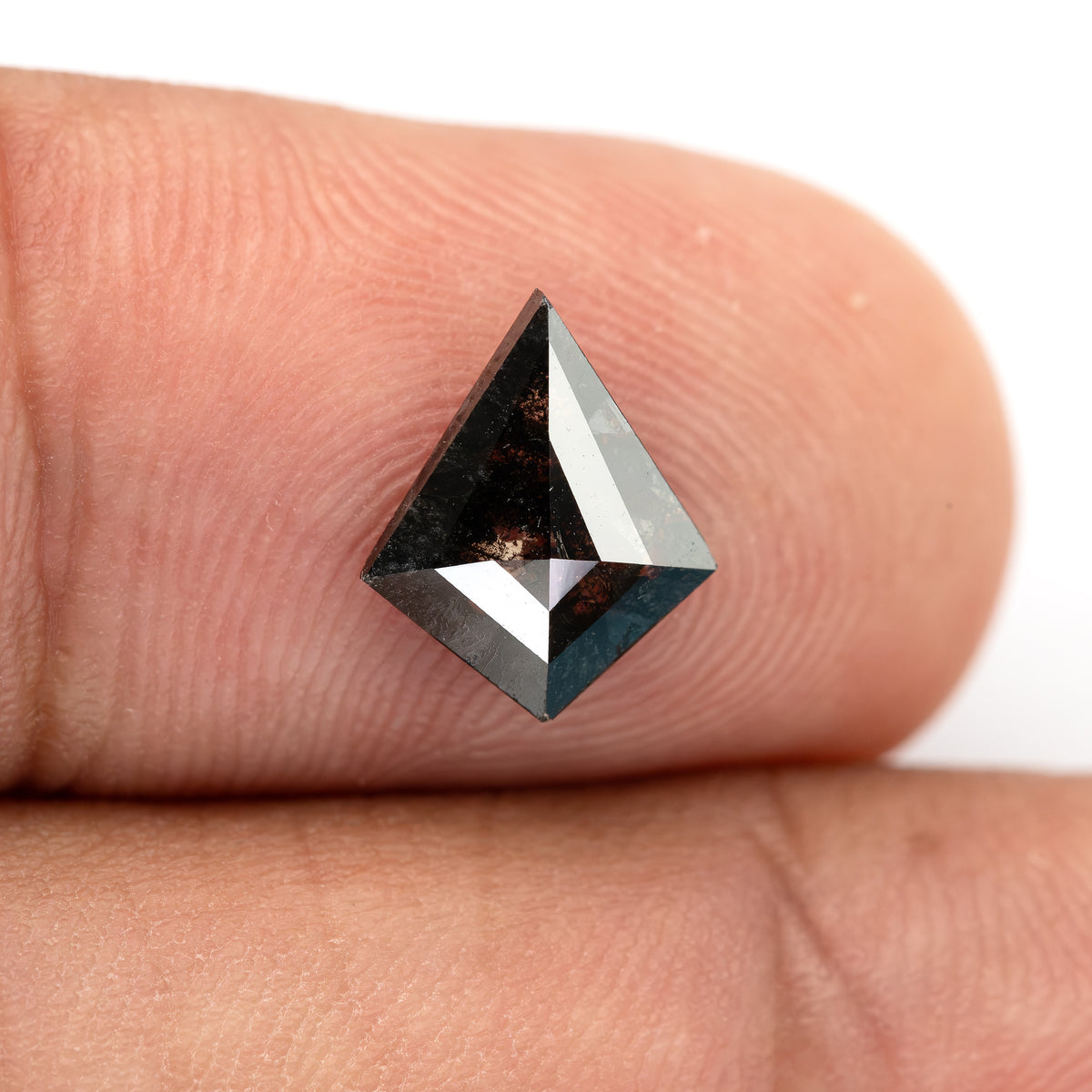 1.00 ct 天然ブラックダイヤモンド（カイトカット）、ソルト＆ペッパーの特徴、石の画像7、SKU BND155