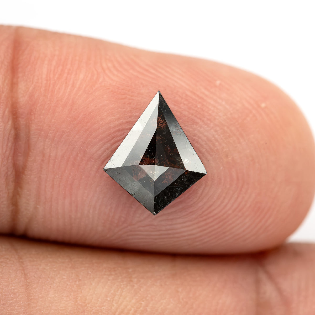 1.00 ct 天然ブラックダイヤモンド（カイトカット）、ソルト＆ペッパーの特徴、石の画像10、SKU BND155
