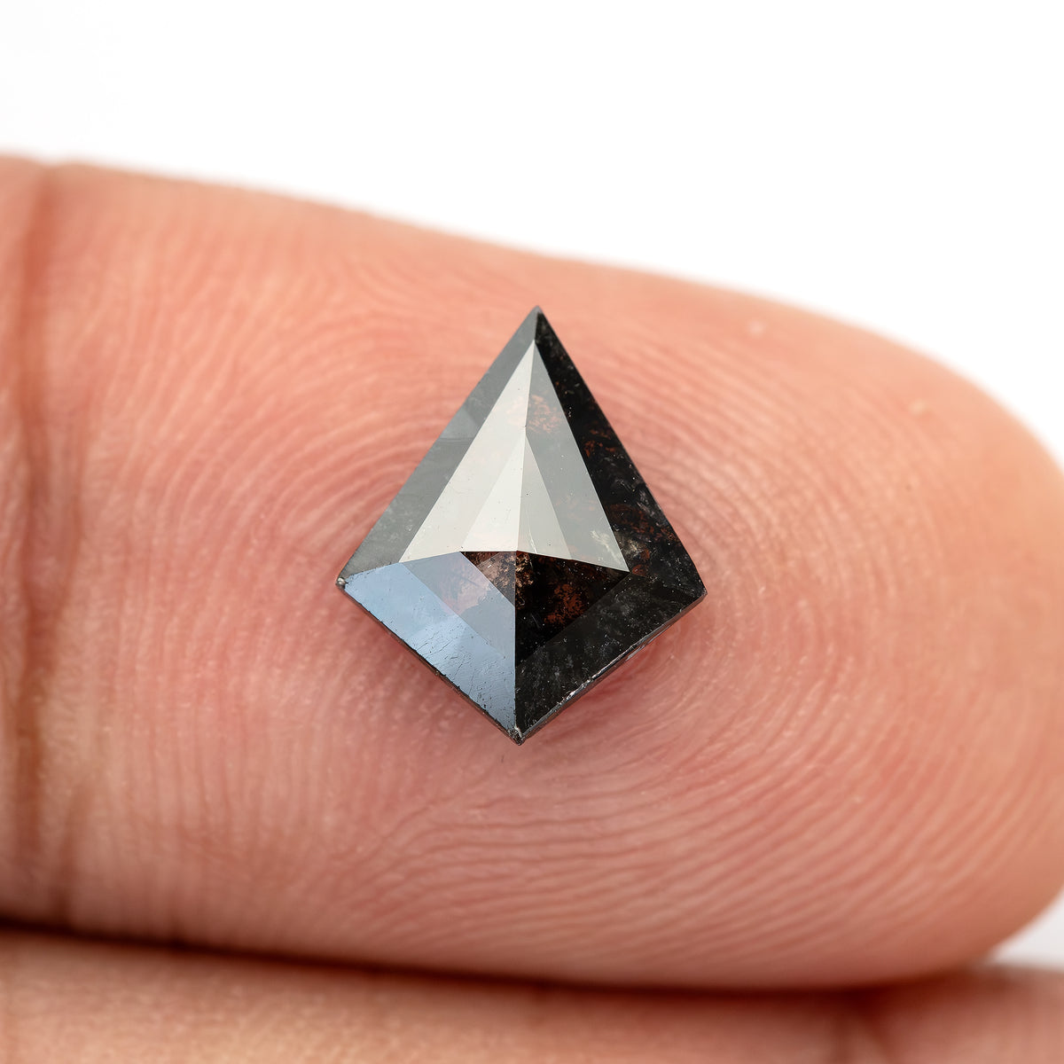1.00 ct 天然ブラックダイヤモンド（カイトカット）、ソルト＆ペッパーの特徴、石の画像11、SKU BND155
