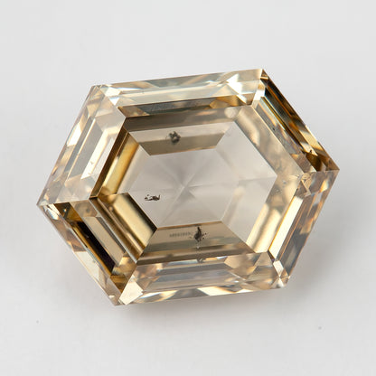 Close face-up macro emphasizing internal features. IGI-HEXA-5924-0195CT.