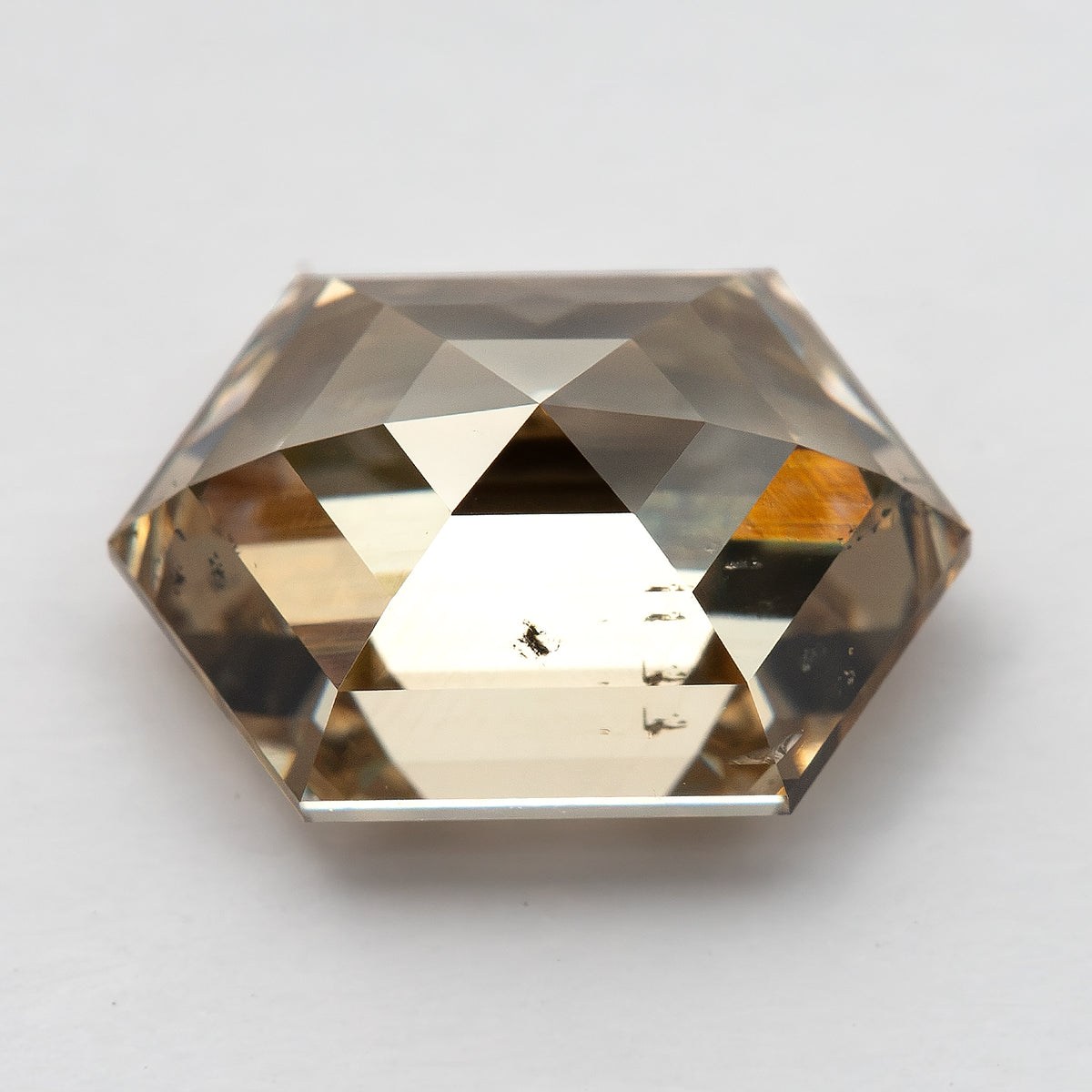 Side profile showing crown, girdle and pavilion depth. IGI-HEXA-5924-0195CT.