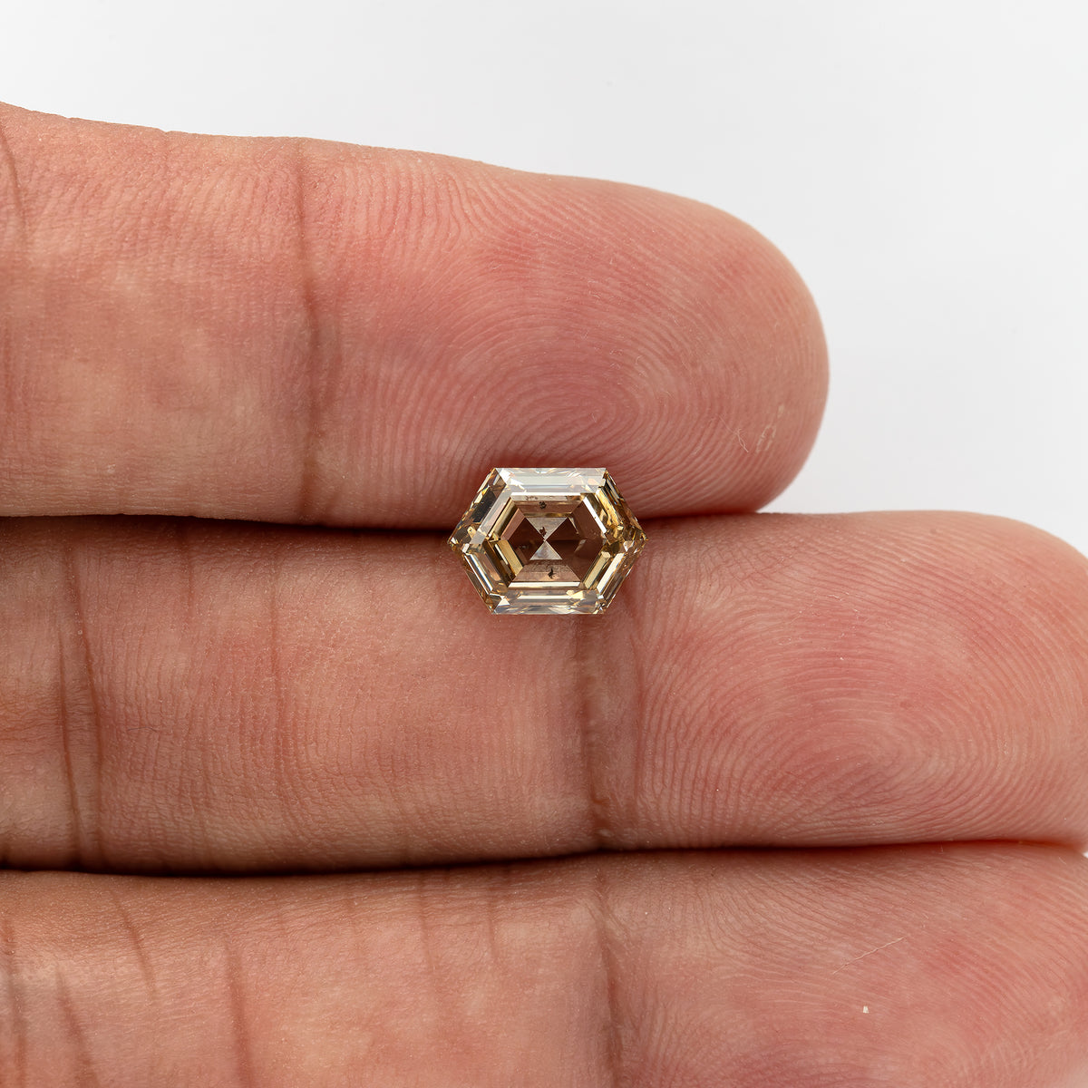 Wider hand-scale view showing overall proportions. IGI-HEXA-5924-0195CT.