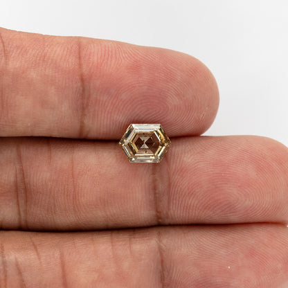 Wider hand-scale view showing overall proportions. IGI-HEXA-5924-0195CT.