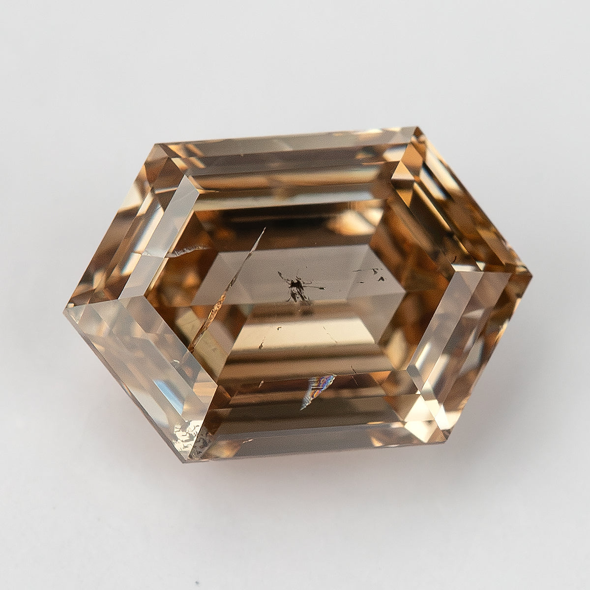 Angled face-up macro showing darker facets and inclusions. IGI-HEXA-5925-0110CT.