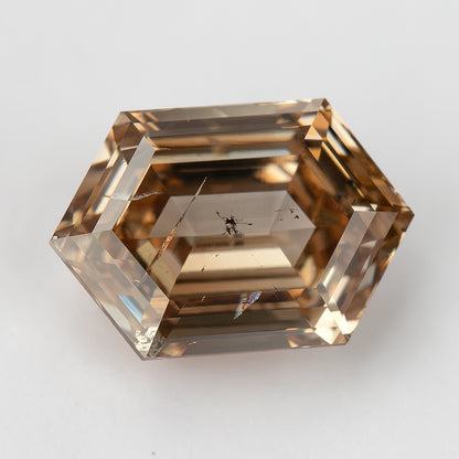 Angled face-up macro showing darker facets and inclusions. IGI-HEXA-5925-0110CT.