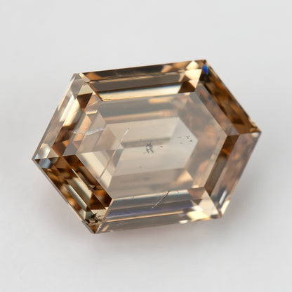 Alternate light-angle macro showing softer brown reflections. IGI-HEXA-5925-0110CT.