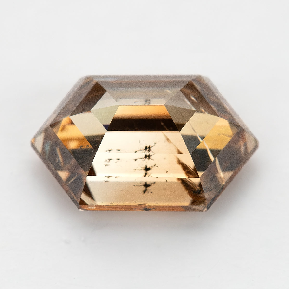 Low side profile showing crown, girdle and pavilion depth. IGI-HEXA-5925-0110CT.