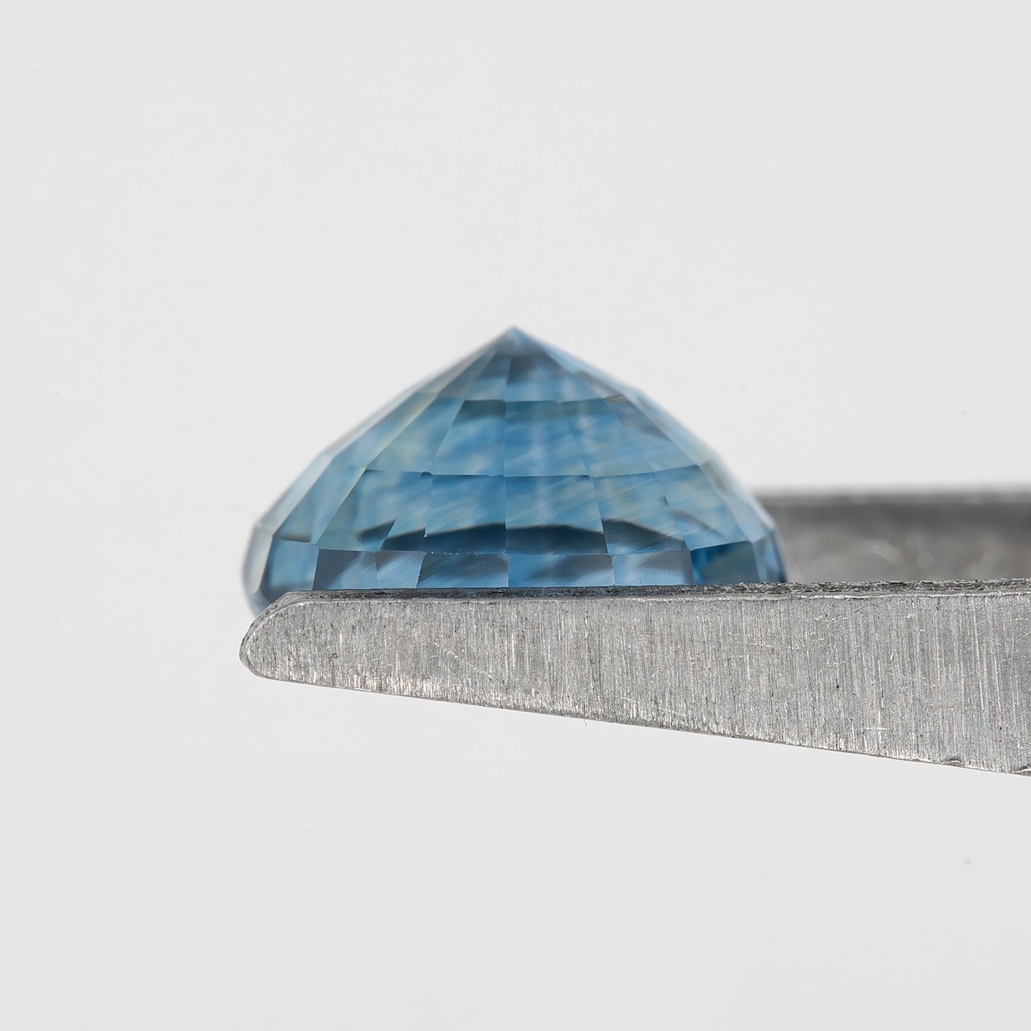 Bicolor – Blue & Soft Golden Yellow Sapphire 1.87 Ct | Oval Cut Untreated Eye Clean Ceylon Gemstone | Loose Stone for Fine Jewelry or Ring Design