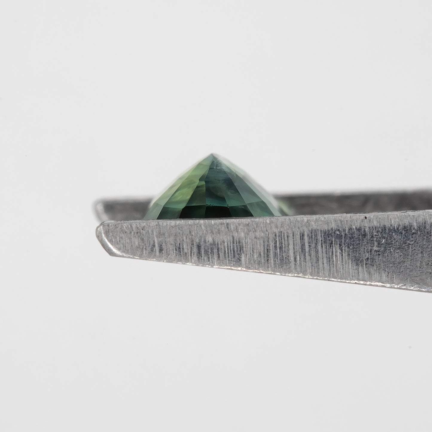 Bicolor – Deep Teal Green Sapphire 0.96 Ct | Oval Cut Untreated Eye Clean Gemstone | Natural Loose Ceylon Sapphire for Fine Jewelry Design