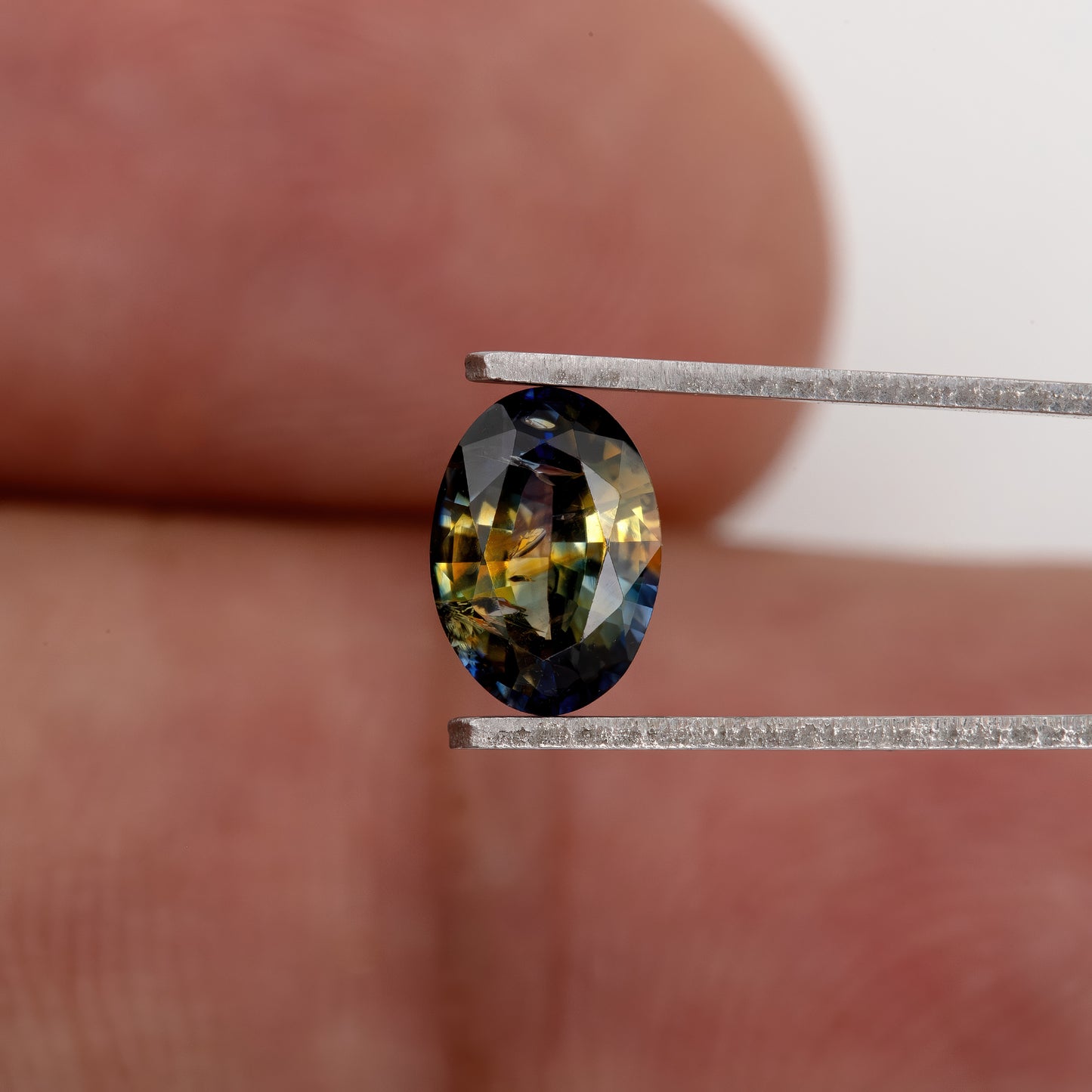 Golden Midnight Bicolor Sapphire | 0.96 Ct Natural Unheated Oval Cut | Eye Clean Loose Gemstone for Fine Custom Jewelry