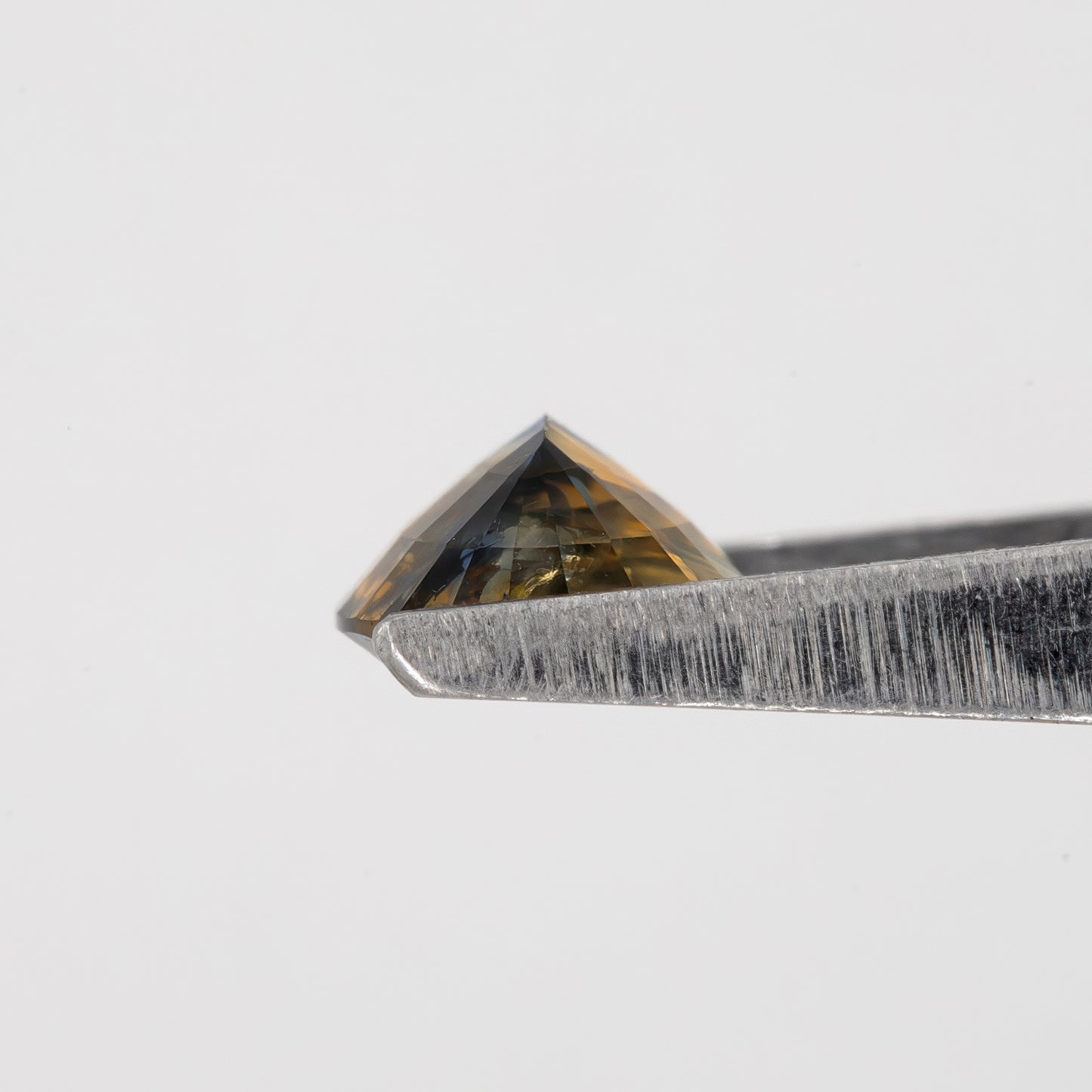 Golden Midnight Bicolor Sapphire | 0.96 Ct Natural Unheated Oval Cut | Eye Clean Loose Gemstone for Fine Custom Jewelry