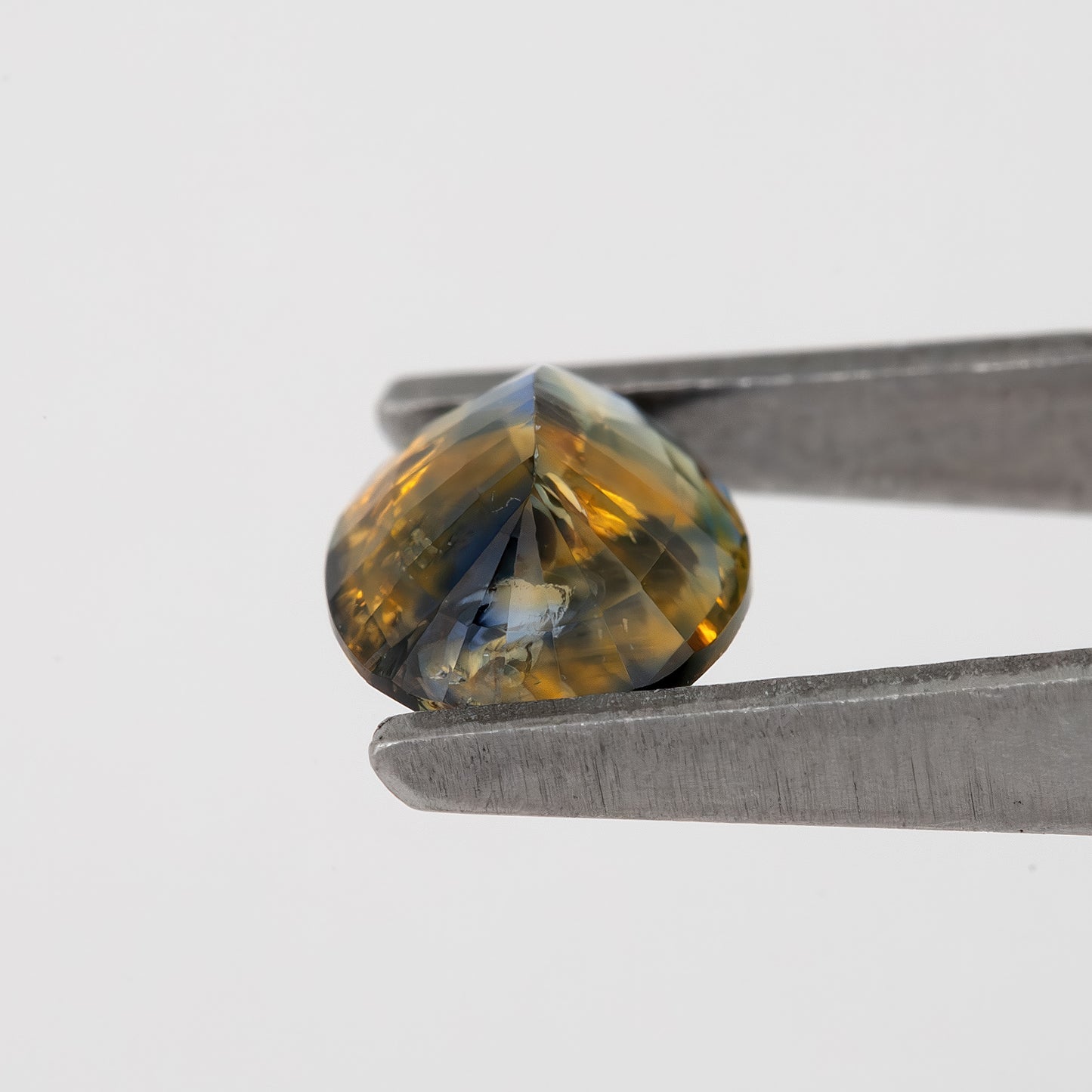 Golden Midnight Bicolor Sapphire | 0.96 Ct Natural Unheated Oval Cut | Eye Clean Loose Gemstone for Fine Custom Jewelry