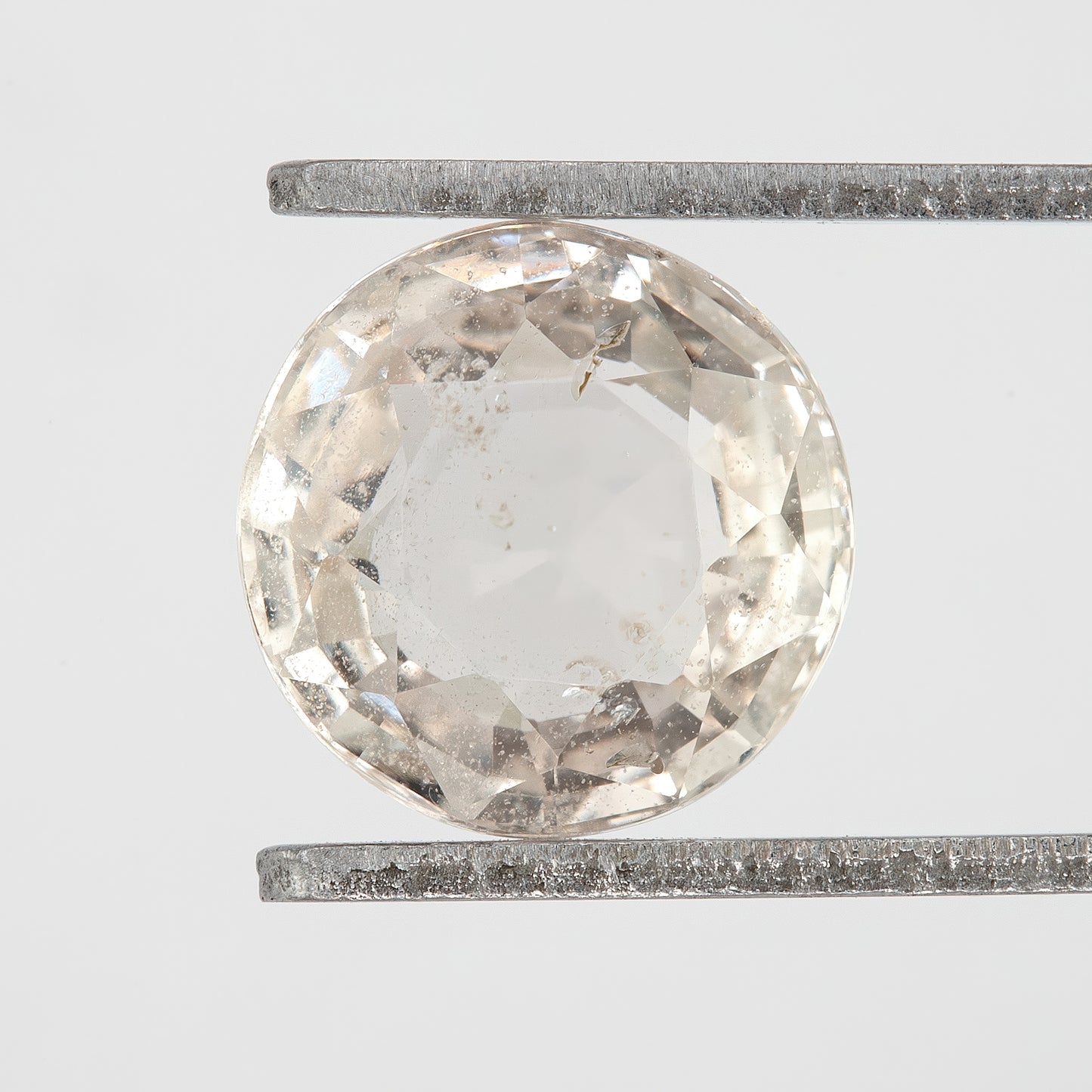 Champagne White Oval Sapphire | 1.91 Ct Heated Natural Gemstone | Elegant Earth-Tone Sapphire for Fine Jewelry & Custom Ring Designs