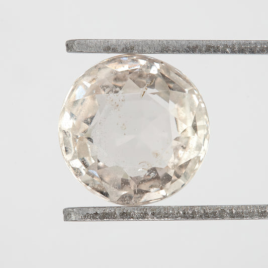 Champagne White Oval Sapphire | 1.91 Ct Heated Natural Gemstone | Elegant Earth-Tone Sapphire for Fine Jewelry & Custom Ring Designs