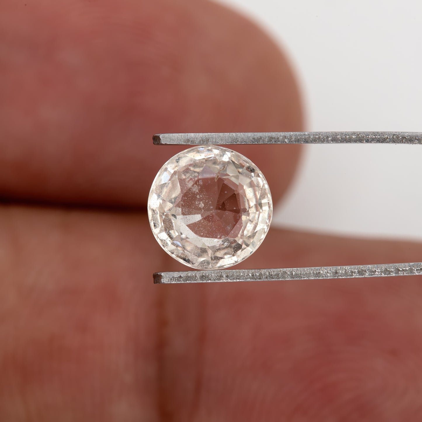 Champagne White Oval Sapphire | 1.91 Ct Heated Natural Gemstone | Elegant Earth-Tone Sapphire for Fine Jewelry & Custom Ring Designs