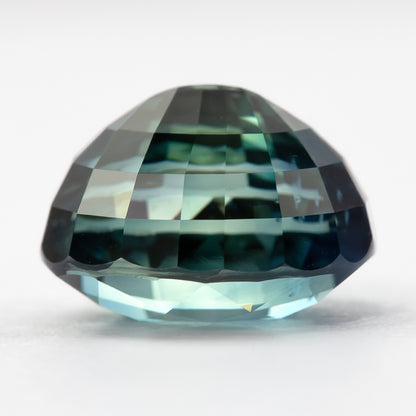 Low side view of oval sapphire showing its pavilion and depth.
