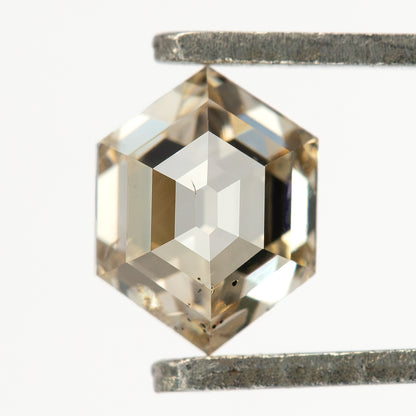 Face-up view of the IGI certified champagne diamond with Hexagonal Step Cut