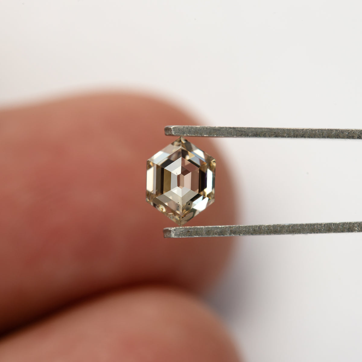 Tweezers scale view of the Old Mine-style champagne diamond BND161