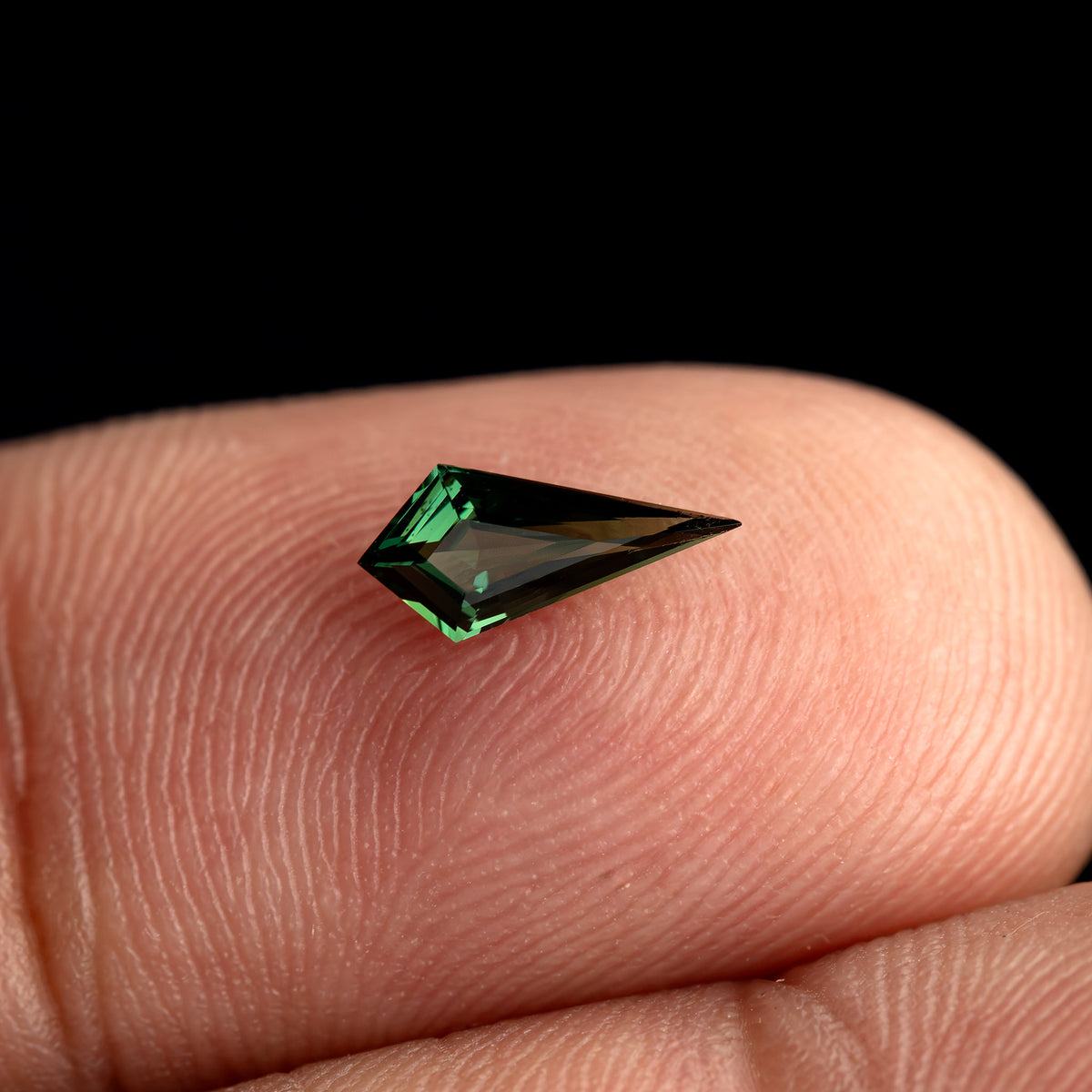 0.47 ct natural green lozenge sapphire, stone view 18, SKU BNS164