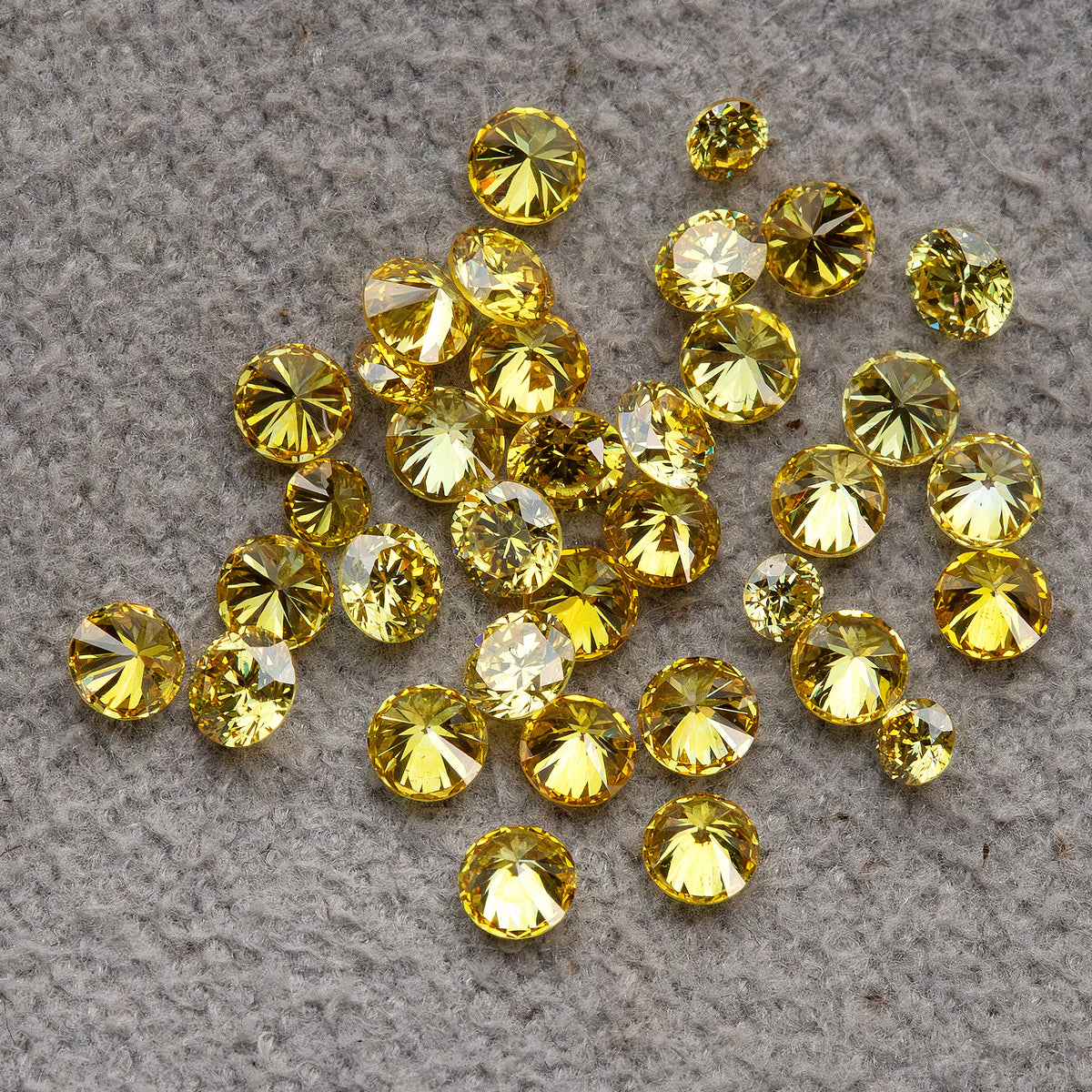 Alternate macro cluster of tilted yellow diamonds with an excluded white comparison diamond.