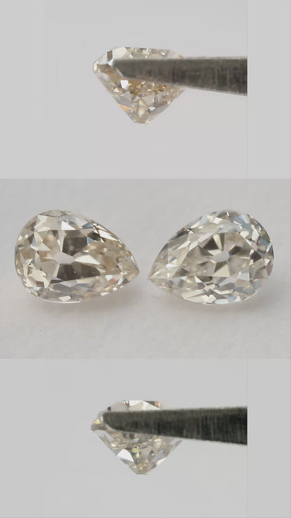 Par casi a juego de diamantes CVD creados en laboratorio, champán claro, talla pera de estilo mina antigua, 1.84 ct total, aprox. 7x5mm cada uno
