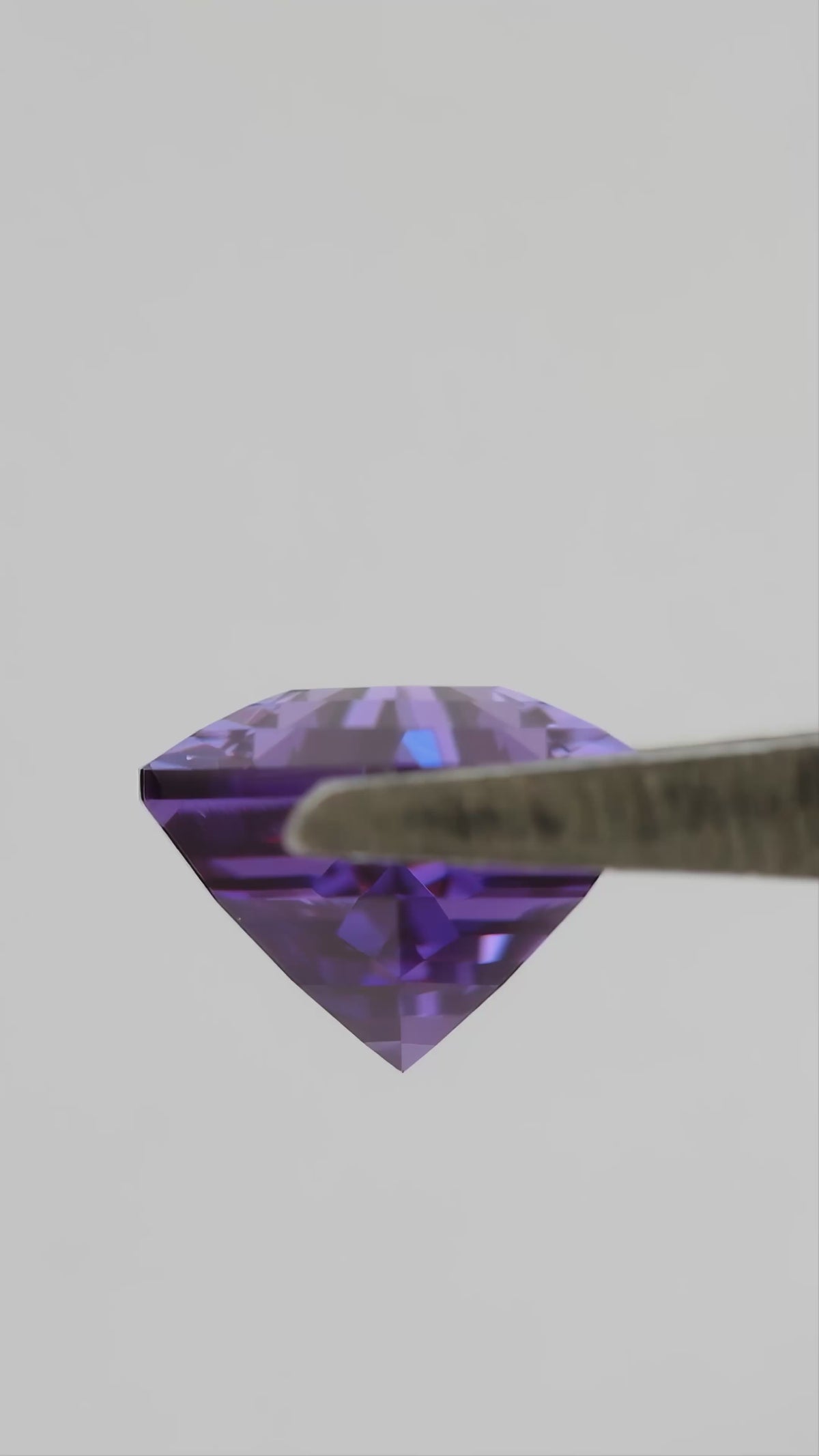 PPHX14x7 Violet Purple Lab-Grown Sapphire rotation and scale video