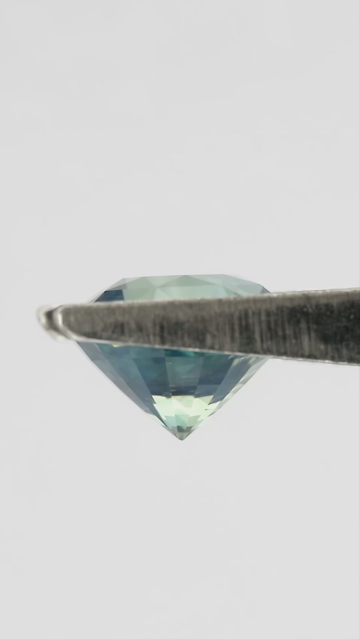 SL417 Teal Blue Green Natural Sapphire rotation and scale video