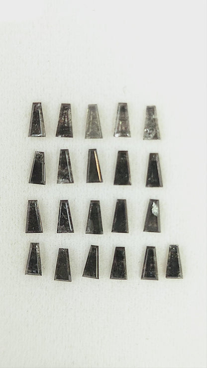 Natürlicher Salt-and-Pepper-Diamant, konisches Baguette, 4x2 oder 3x1,5mm, kalibriert, pro Stück