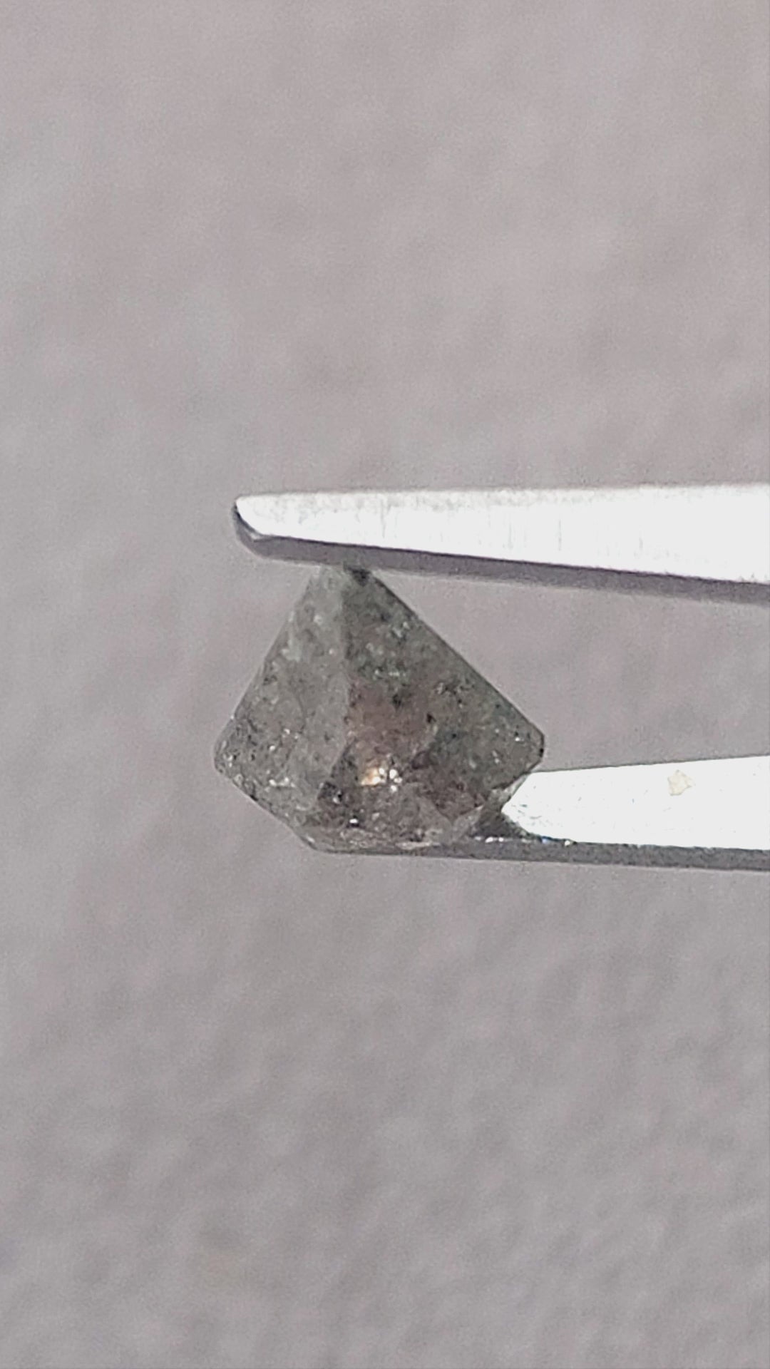 BS0031 Salt and Pepper Natural Diamond rotation and scale video
