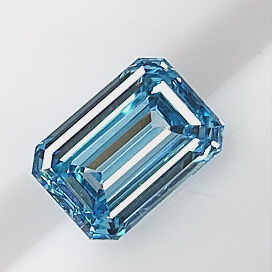 Product video 1: Blue Lab-Grown Diamond.