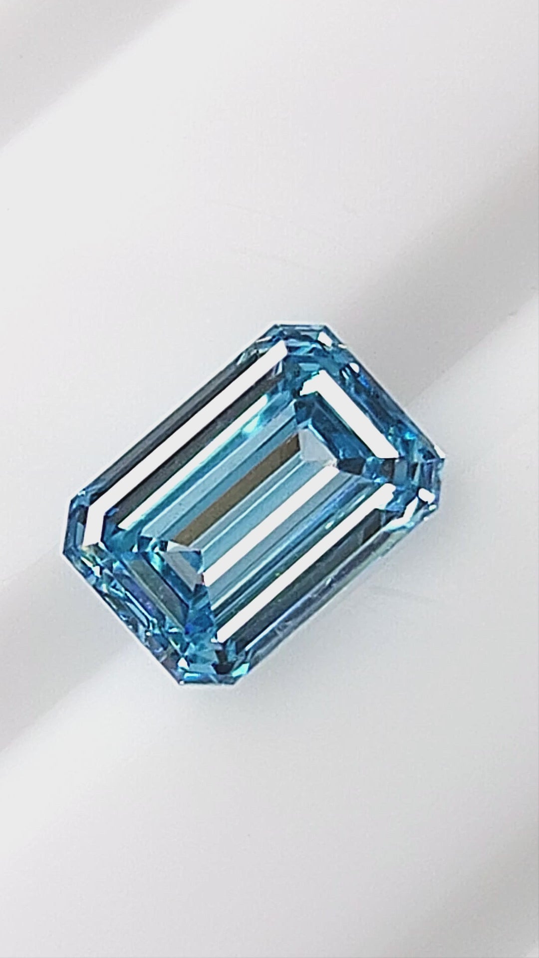 Product video 1: Blue Lab-Grown Diamond.