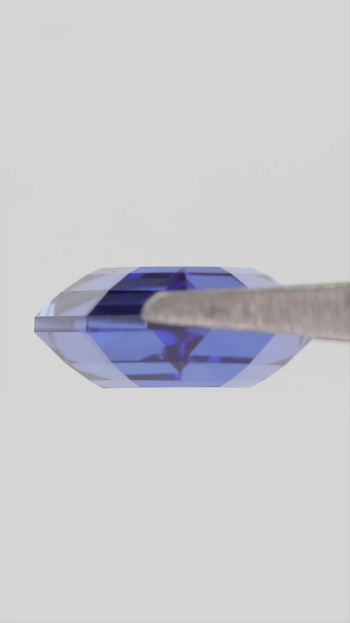 BLS128 Cornflower Blue Lab-Grown Sapphire rotation and scale video