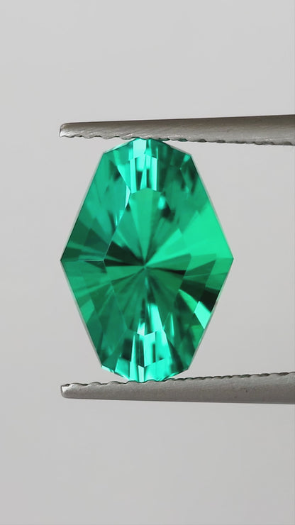 Natural-light finished video of the representative BLS200 green lab-grown emerald, showing face-up, reverse and finger scale views.