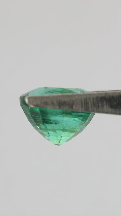 Product video 1: Vivid green Natural Emerald.