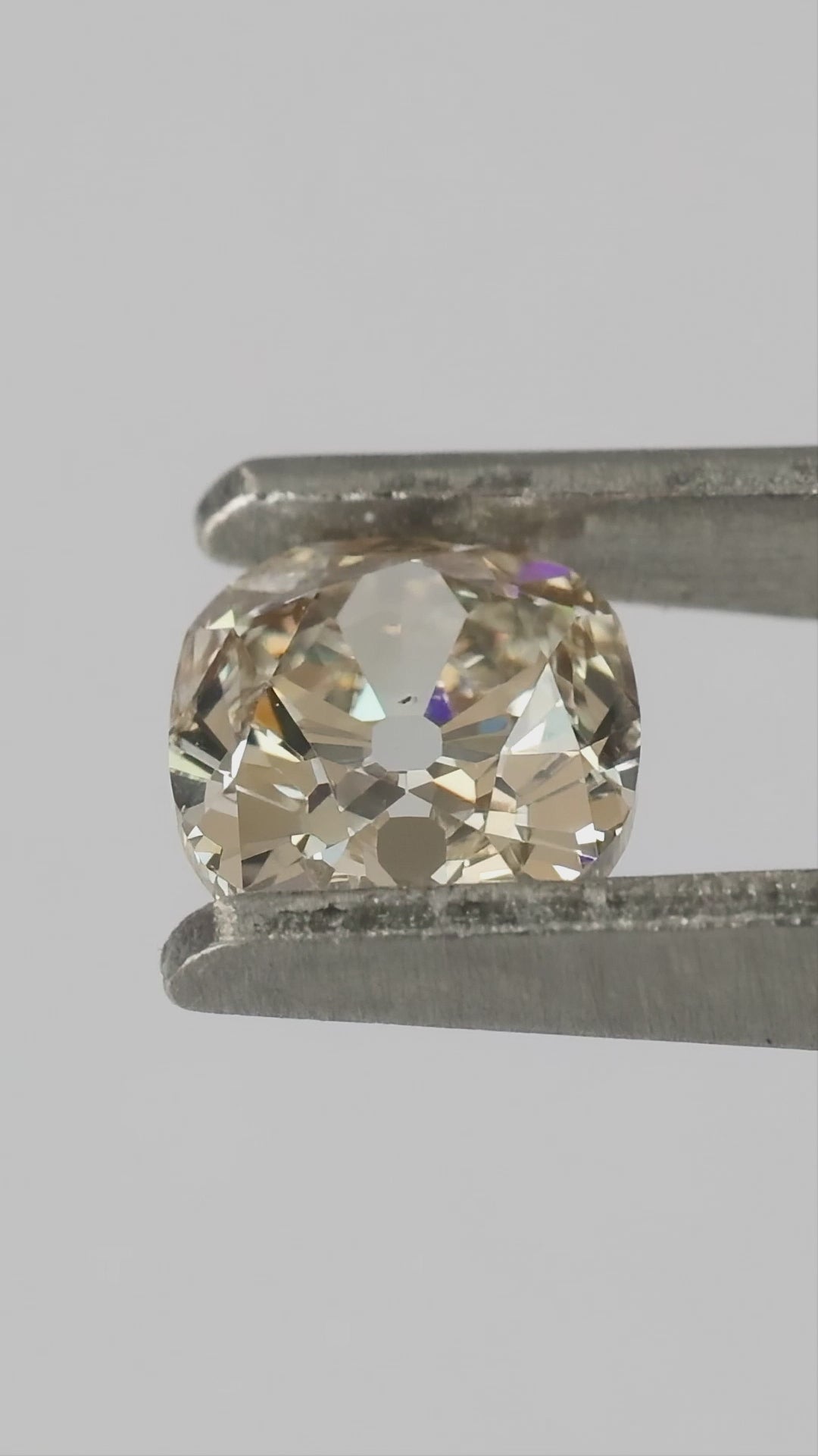 Video of the BND196 loose diamond.