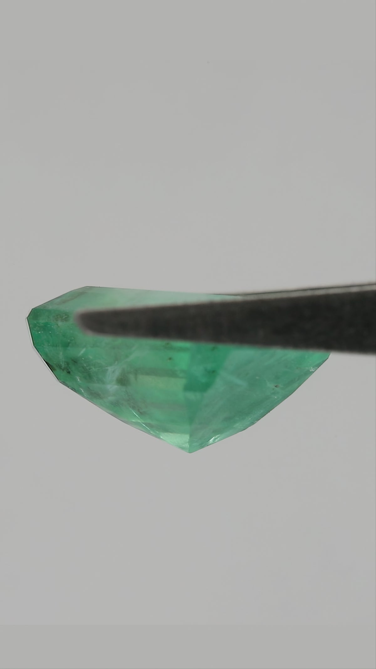 Product video 1: Rich vivid bluish green Natural Emerald.